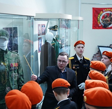 Торжественное открытие выставок «Наша сила V единстве!» и «История оружия. Оружие в истории» 